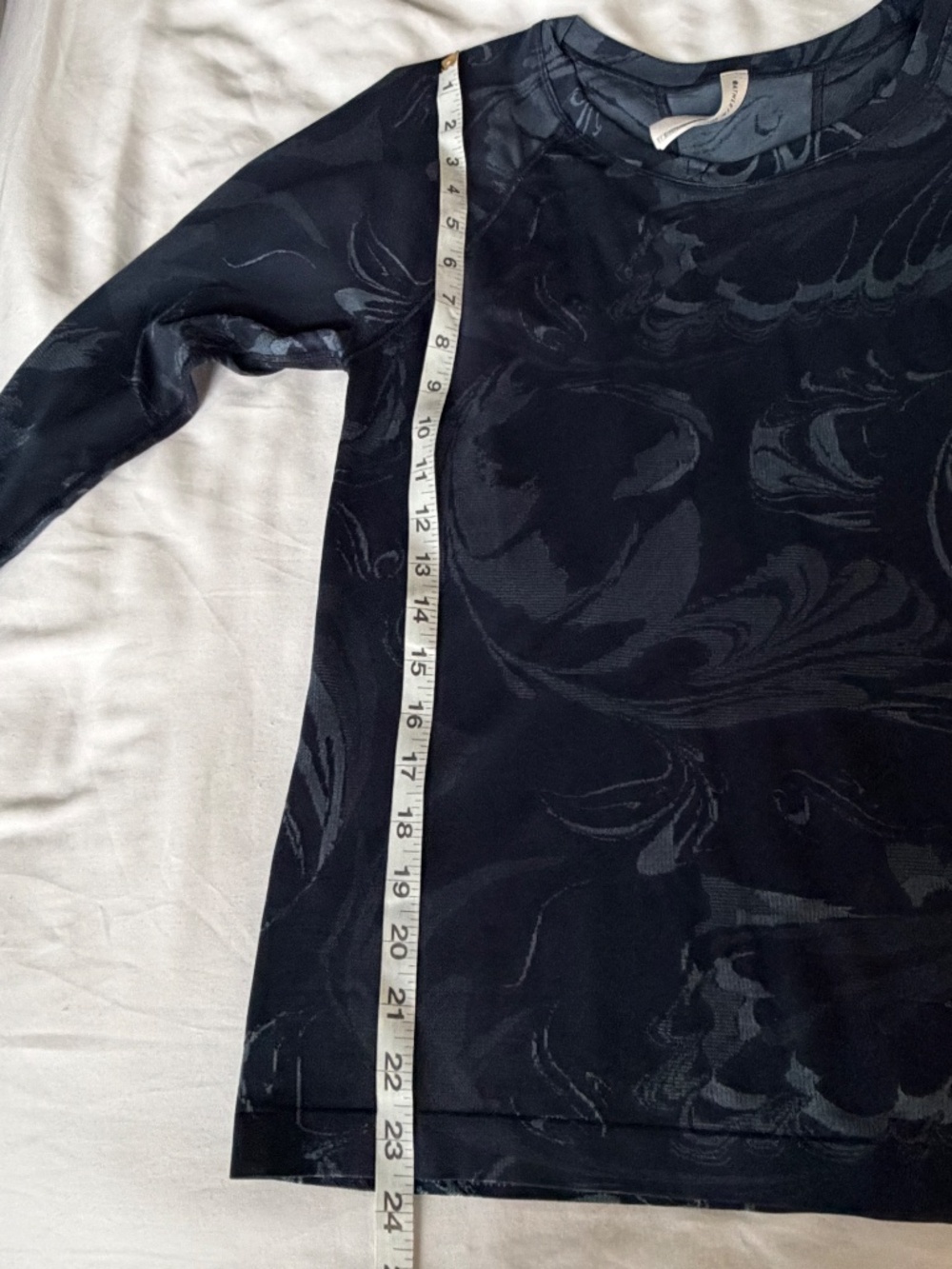 Athleta Long Sleeve Workout Top Size Large - Picture 4 of 8
